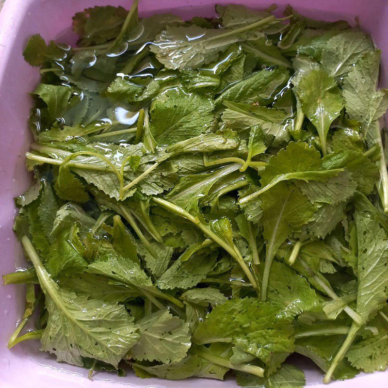 Step 2 Prepare other ingredients for minced pork soup with mustard greens