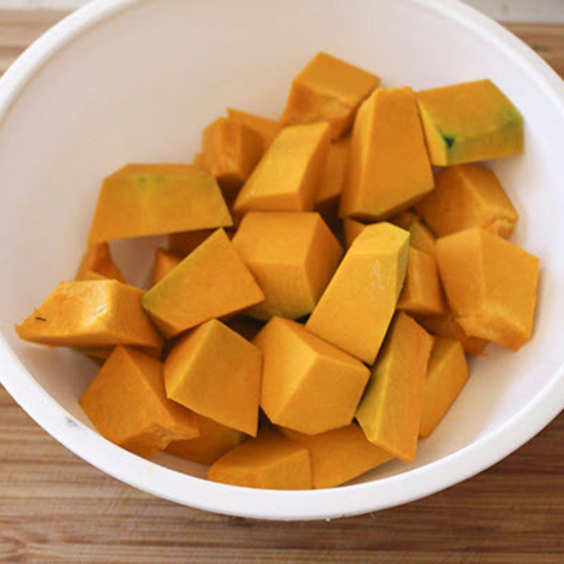 Step 1 Prepare the ingredients for Pumpkin Soup with minced meat