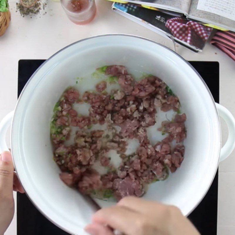 Step 2 Sauté minced meat for Pumpkin Soup with minced meat