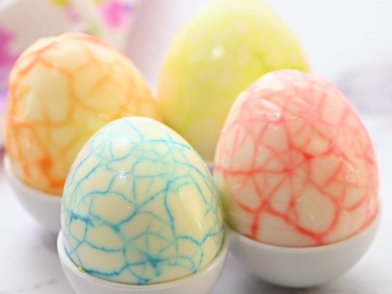 Marble patterned colorful eggs