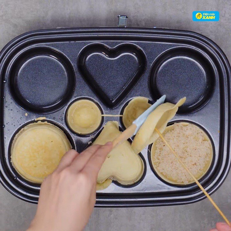 Step 3 Bake the coconut milk cake using a multifunctional electric hot pot