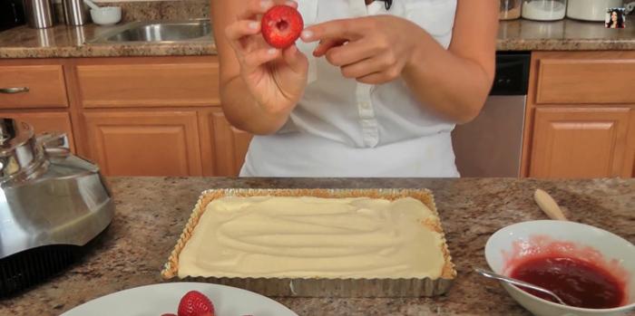 Step 3 Make lime avocado ice cream Strawberry cake with lime avocado sauce