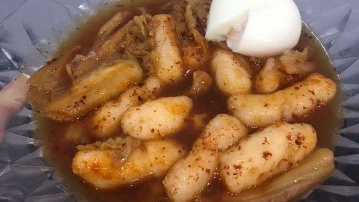 Tokbokki rice cake with leftover rice (recipe shared by a user)