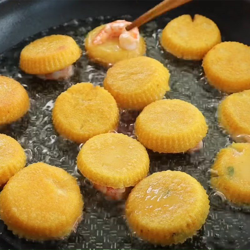 Step 6 Frying Bánh Khọt without mold