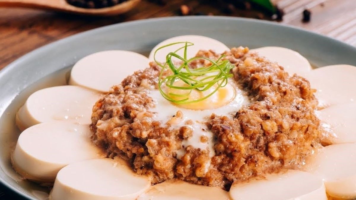 Soft tofu steamed with shrimp and pork sauce