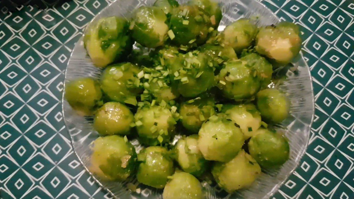 Garlic stir-fried baby cabbage