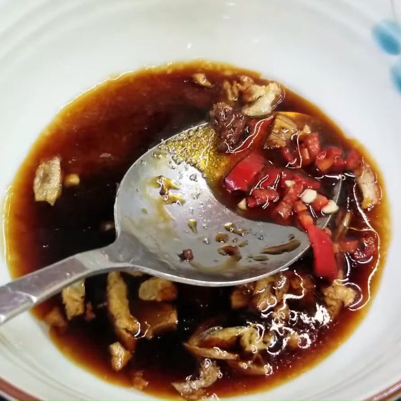 Step 5 Making mixed fish sauce for mixed rice paper