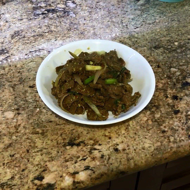 Step 3 Final product Beef stir-fried with lemongrass and chili