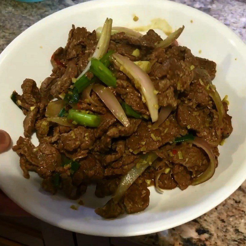 Step 3 Final product Beef stir-fried with lemongrass and chili