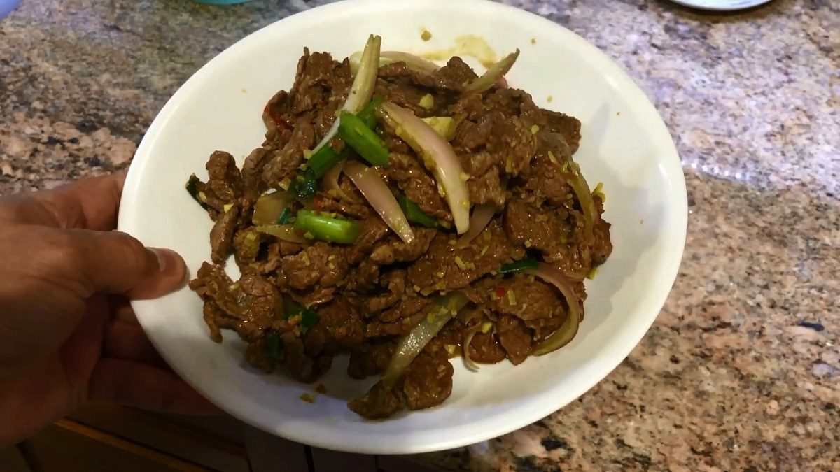 Stir-fried Beef with Lemongrass and Turmeric