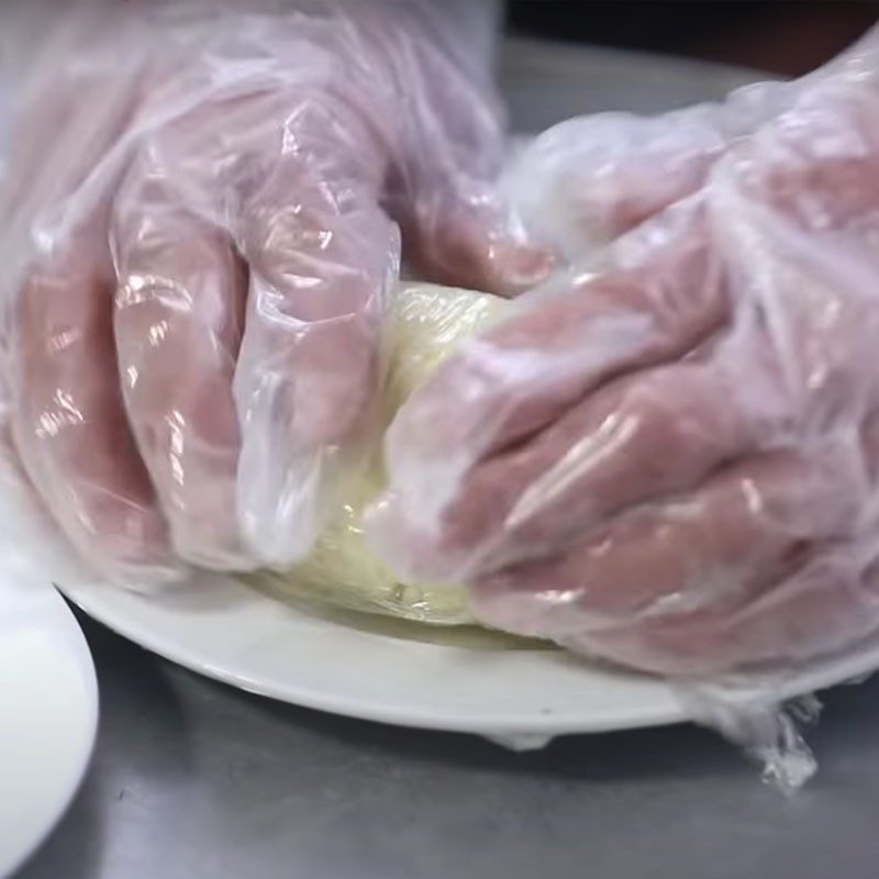 Step 4 Chicken wrapped in sticky rice Deep-fried chicken wrapped in sticky rice