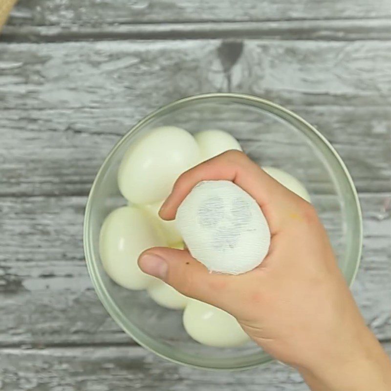 Step 2 Wrap the eggs Egg in leaf and flower shapes