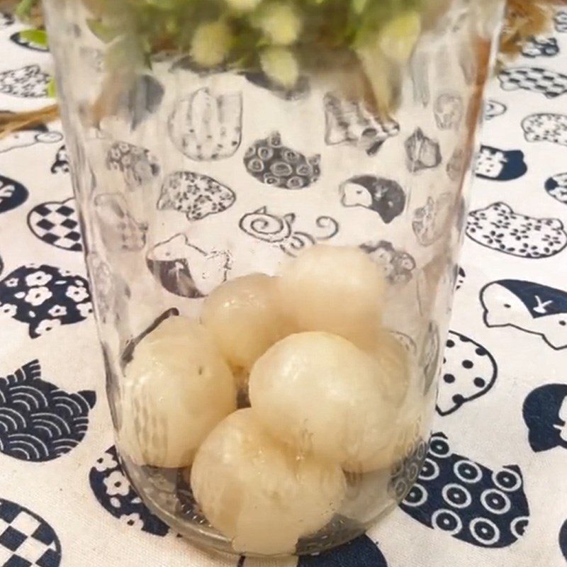 Step 2 Peel Lychee Tea (Recipe shared from TikTok Cooking with TasteVN)