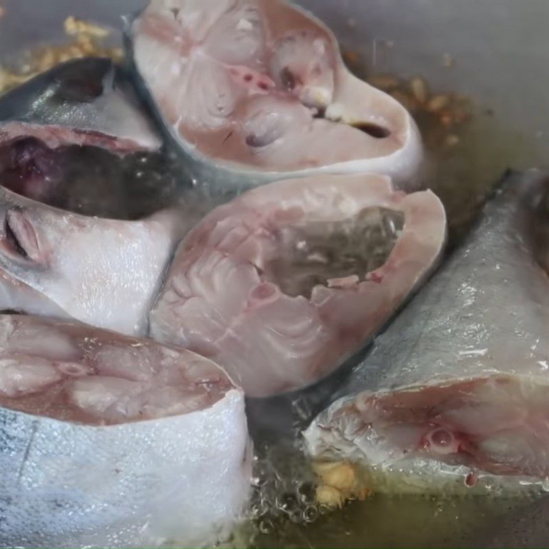 Step 3 Fry the fish Fried Pomfret with Tomato Sauce