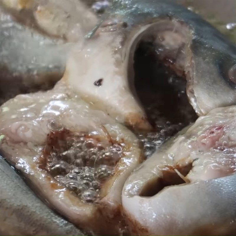 Step 3 Fry the fish Fried Pomfret with Tomato Sauce