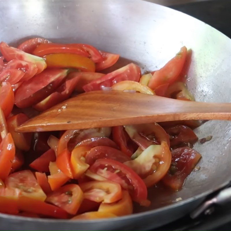 Step 4 Making tomato sauce Fried pomfret with tomato sauce