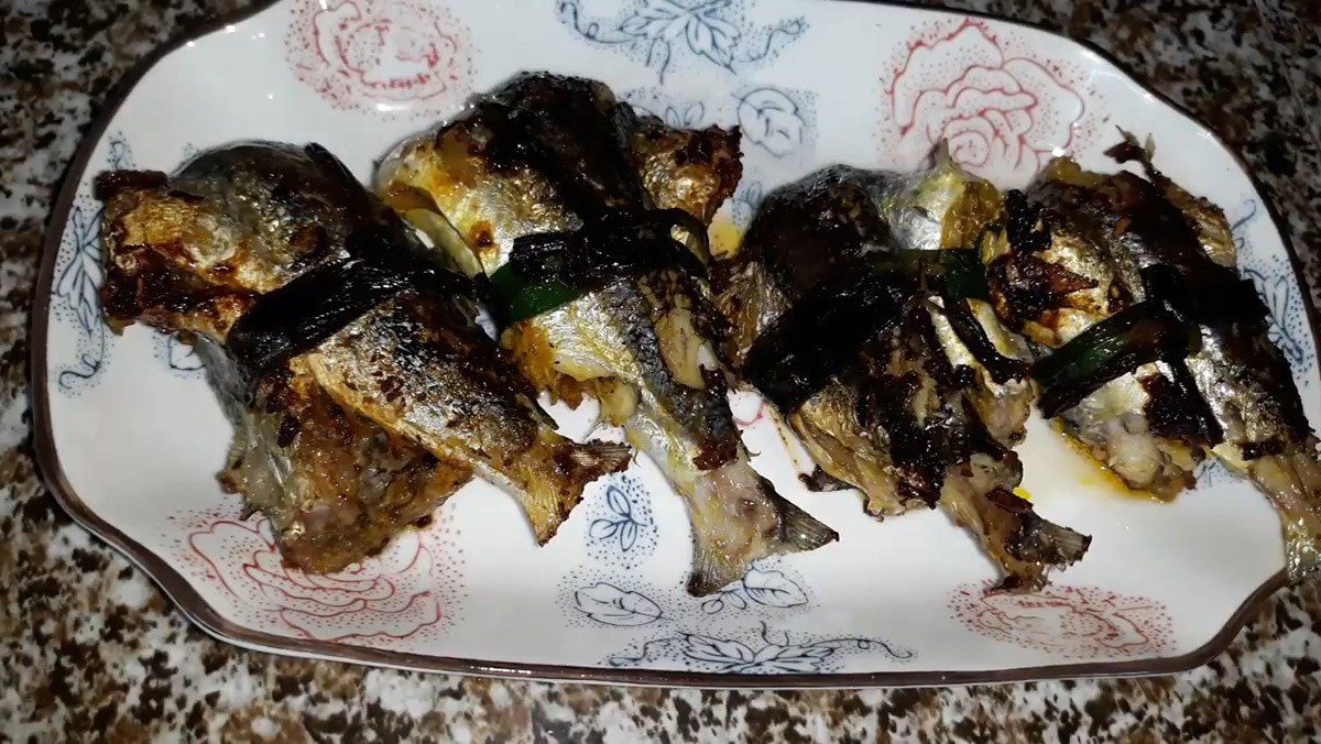 Fried Spanish Mackerel with Scallion Bulbs