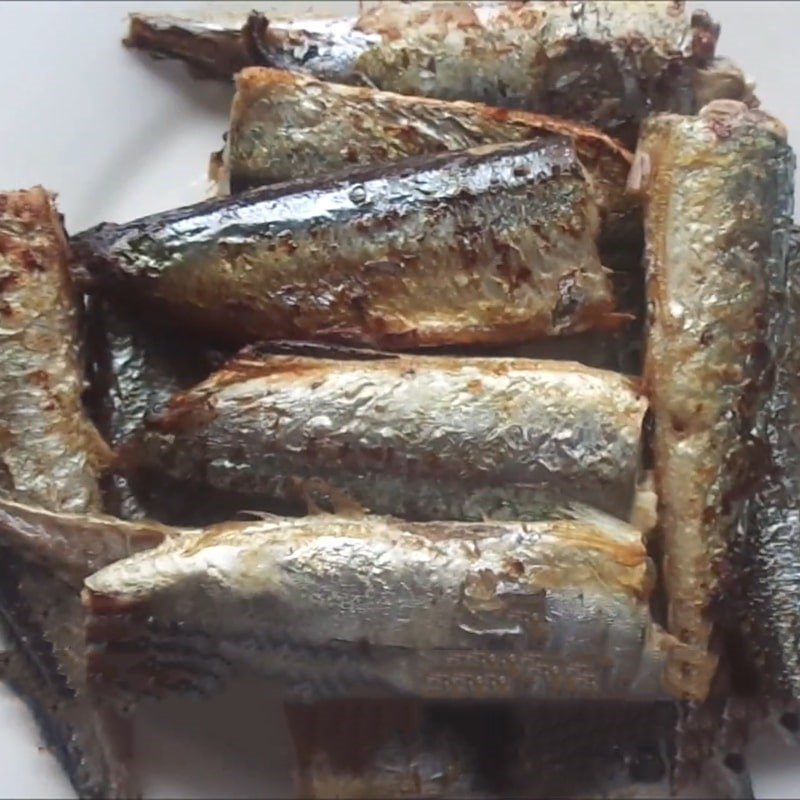 Step 3 Fry the fish Braised fish with galangal