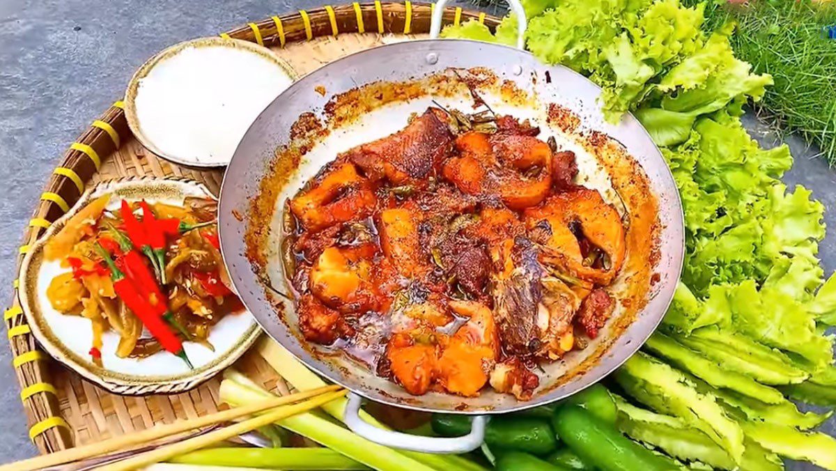 Catfish braised in coconut water