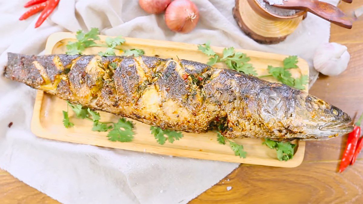 Grilled snakehead fish with salt and chili