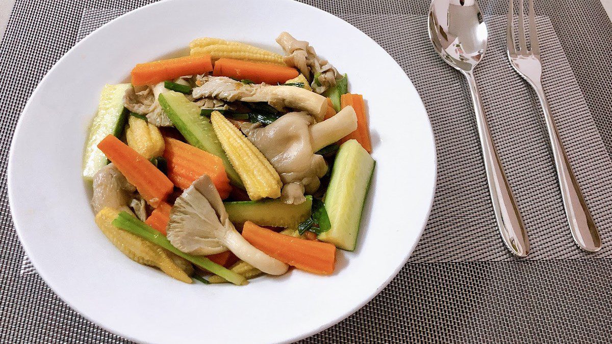 3 Ways to Make Crispy, Delicious, and Simple Vegetarian Stir-Fried Vegetables 22 Carrot and mushroom stir-fried vegetarian
