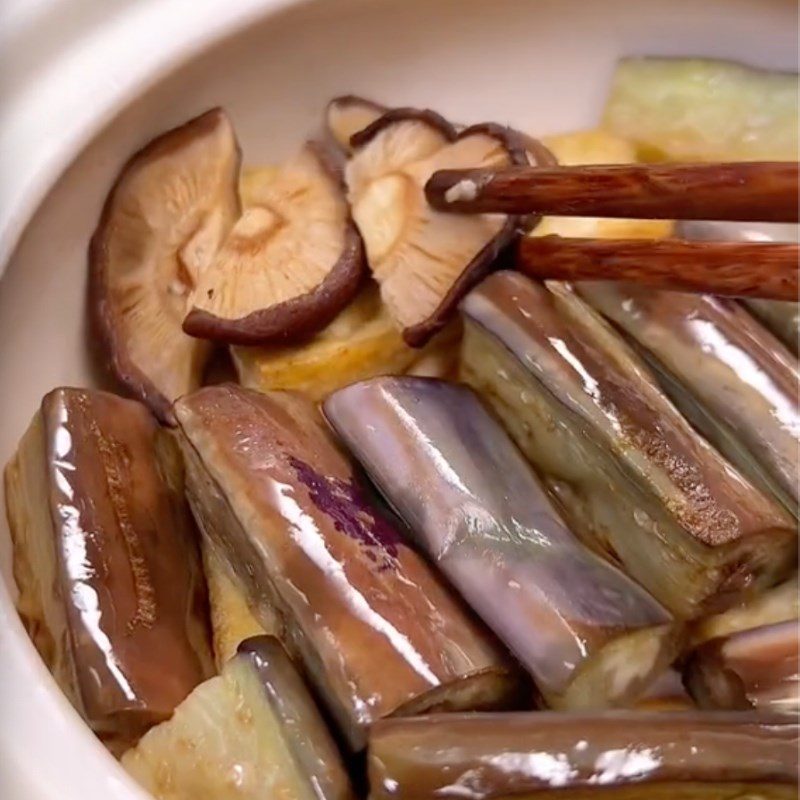 Step 3 Vegetarian eggplant stew Vegetarian eggplant stew (Recipe shared by Tiktok Vegetarian Kitchen XANH)