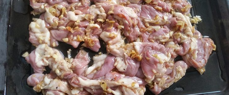 Step 3 Grill the intestines Grilled pig intestines with satay
