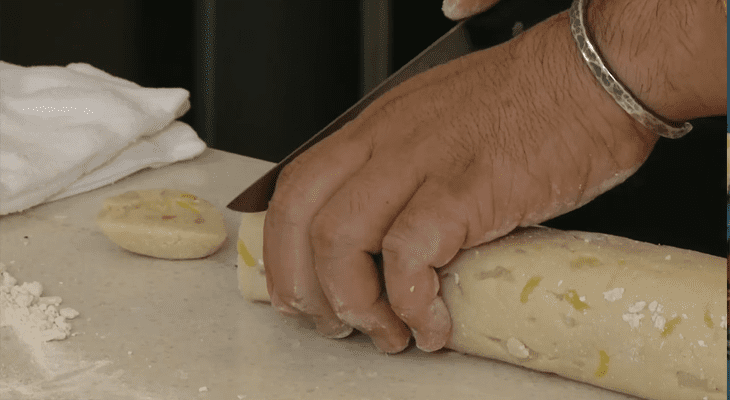Step 3 Shaping the dough Banh bo mut
