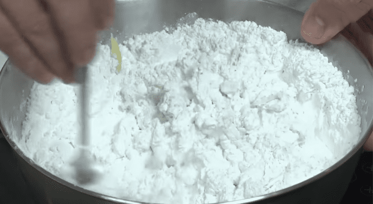 Step 2 Mixing flour with water Banh bo mut