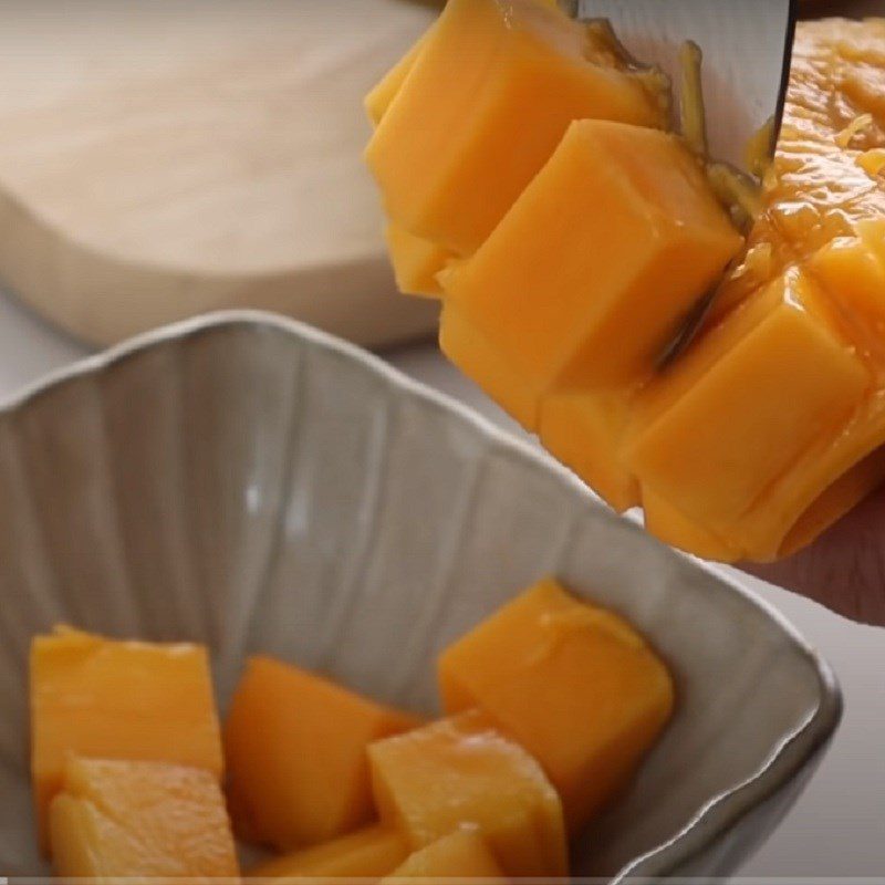 Step 1 Chop the mango Mango Chestnut Sponge Cake