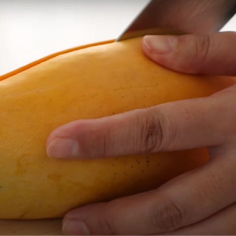 Step 1 Chop the mango Mango Chestnut Sponge Cake