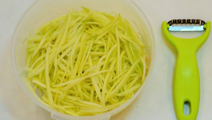 Step 1 Prepare the ingredients for Vegetarian Rice Paper Salad