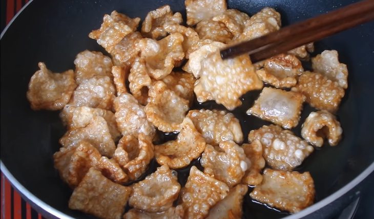 Step 4 Fried Pork Skin Fried Pork Skin with Garlic and Chili