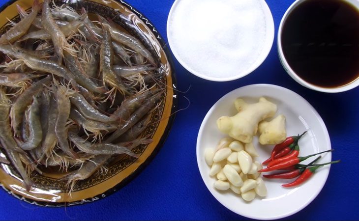 Ingredients for the dish sour shrimp paste with papaya