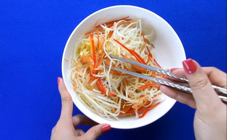 Step 5 Making papaya salad Sour shrimp paste with papaya
