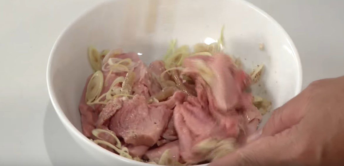 Step 1 Prepare the ingredients for Beer Steamed Beef