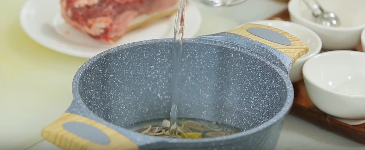 Step 2 Proceed to steam the beef Beef steamed with lemongrass
