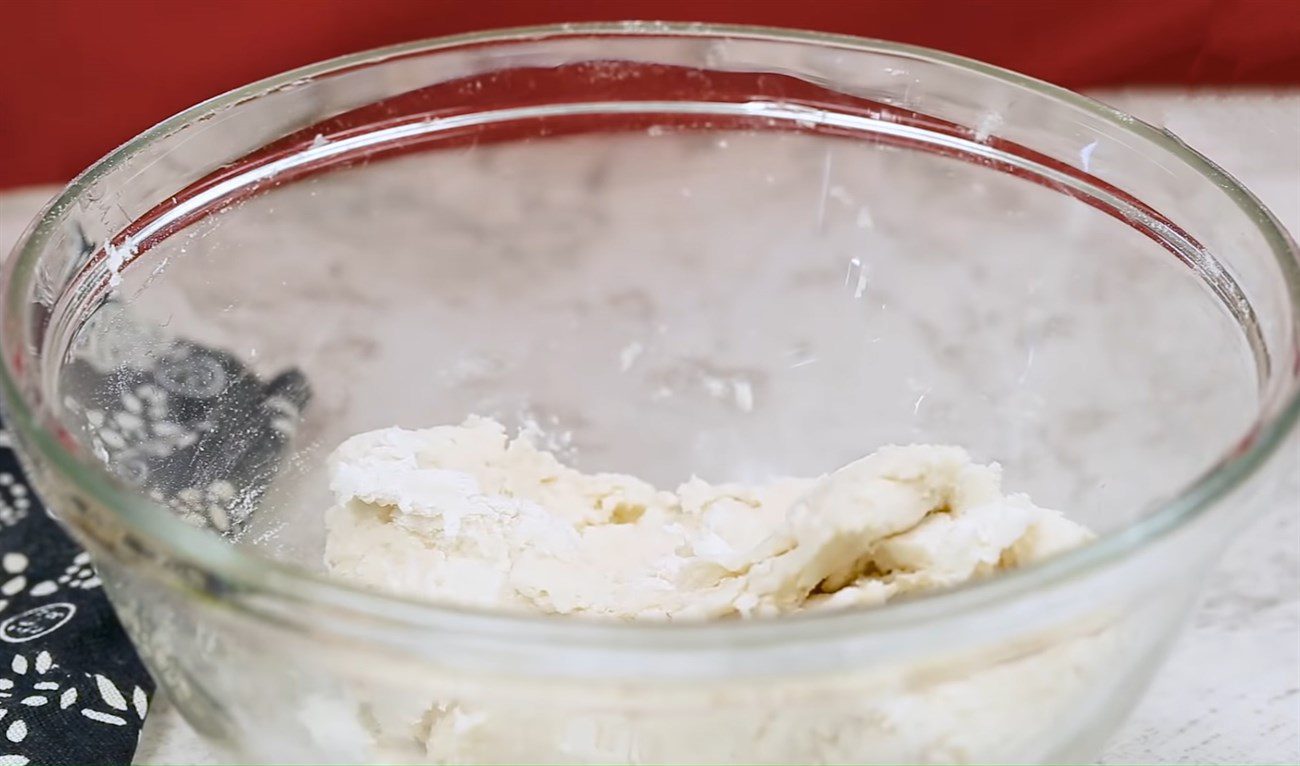 Step 1 Mixing and kneading the dough for Durian Noodles