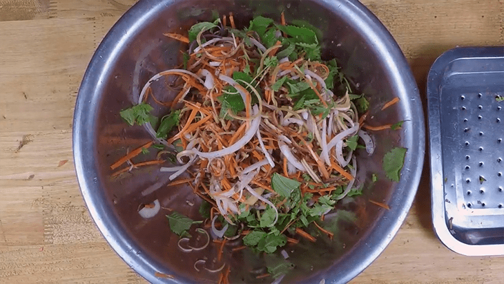Step 3 Tossing the Salad Banana Flower Salad with Fried Tofu