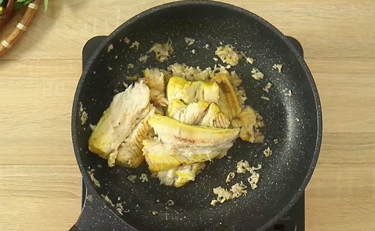 Step 3 Stir-fried Fish of Chau Doc Noodle