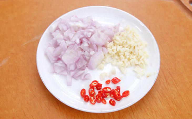 Step 1 Prepare the ingredients for Châu Đốc Fish Noodle