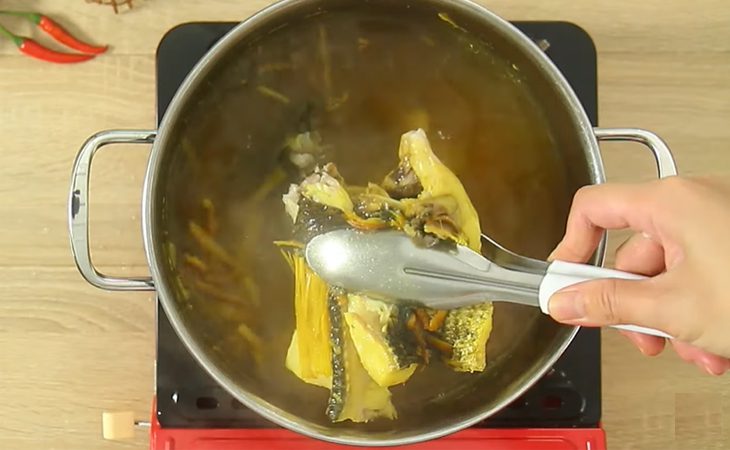 Step 2 Cooking the broth for Fish Noodle Soup Châu Đốc