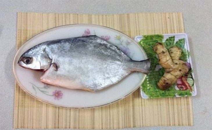 Ingredients for stewed pomfret with ginger and spicy pomfret