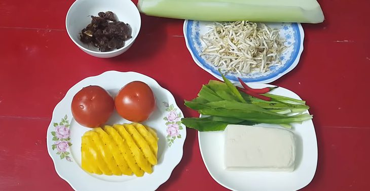 Step 1 Prepare the ingredients for Vegetarian Sour Soup