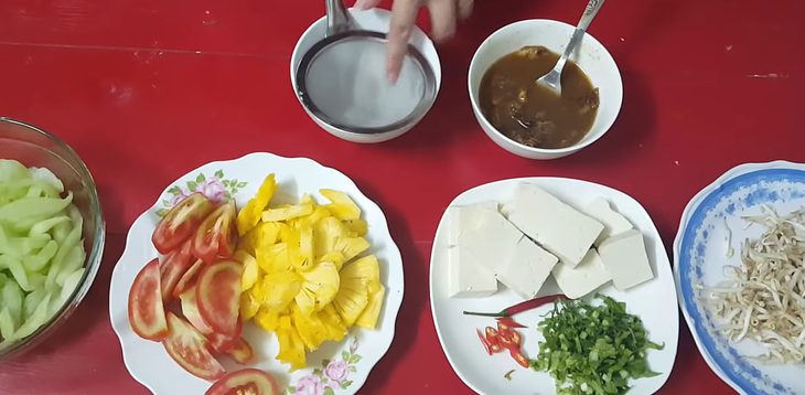 Step 1 Prepare ingredients for sour vegetarian soup