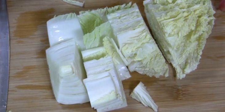 Step 1 Prepare the ingredients for Vegetarian Kimchi Hotpot
