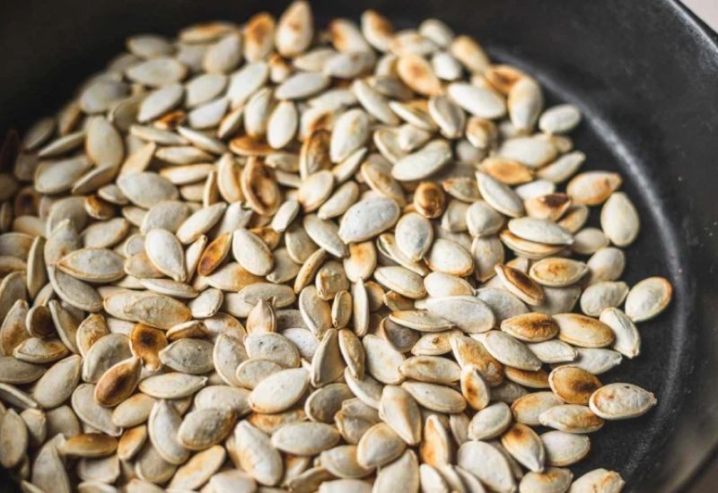 Roasting pumpkin seeds using an air fryer