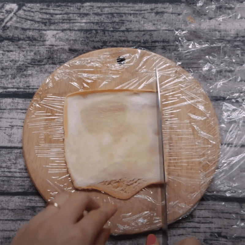 Step 1 Roll out the bread and cut the ingredients for sausage cheese roll