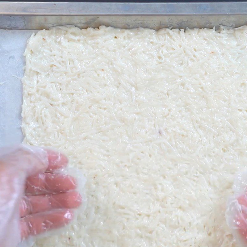 Step 2 Flatten the coconut cake Quang Nam Grilled Coconut Cake