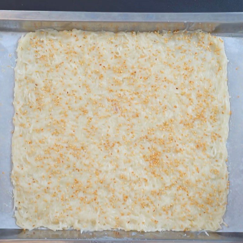 Step 2 Flatten the coconut cake Quang Nam Grilled Coconut Cake